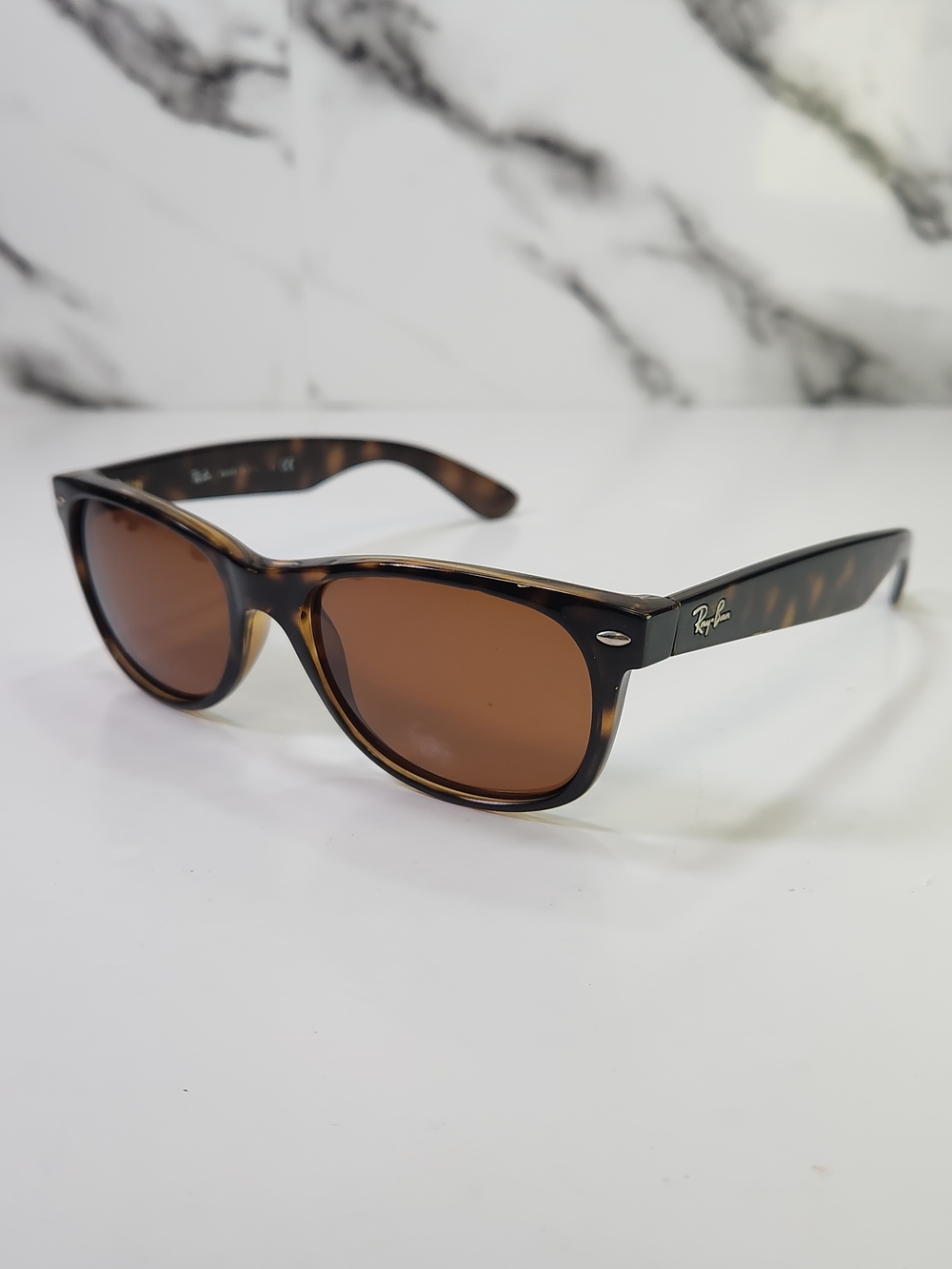 Ray-Ban New Wayfarer Tortoiseshell Sunglasses RB 2132. Brown Lenses